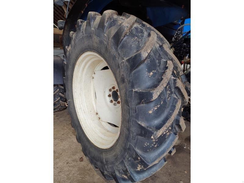 Traktor du type New Holland T6030PLUS, Gebrauchtmaschine en BRAY en Val (Photo 9)