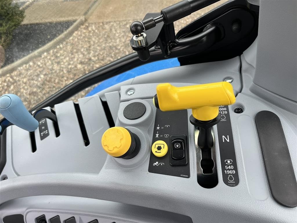 Traktor tip New Holland T6050 Delta - EXPORT, Gebrauchtmaschine in Lintrup (Poză 7)