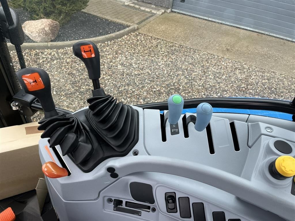 Traktor tip New Holland T6050 Delta - EXPORT, Gebrauchtmaschine in Lintrup (Poză 8)