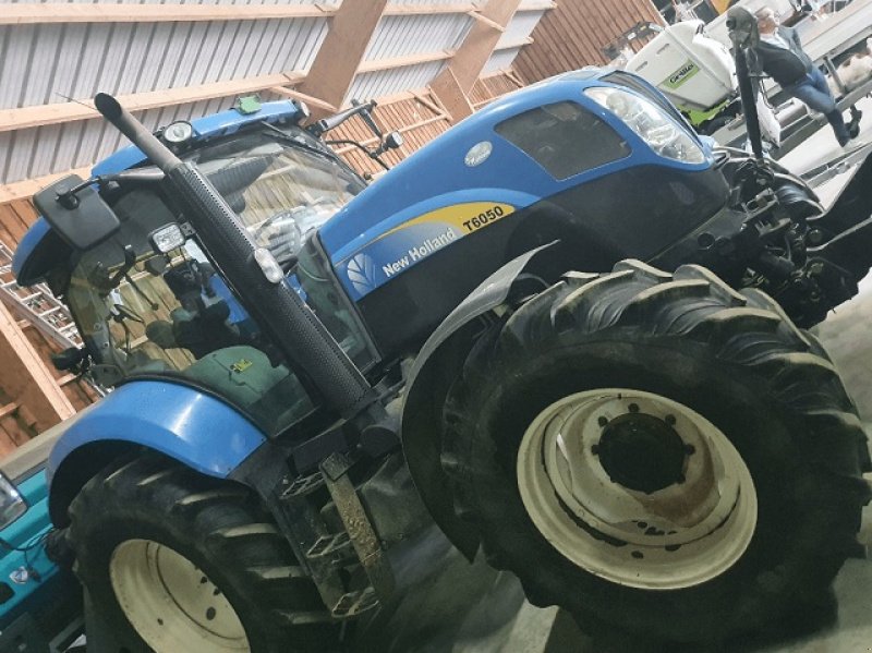Traktor типа New Holland T6050, Gebrauchtmaschine в PITHIVIERS Cedex (Фотография 2)