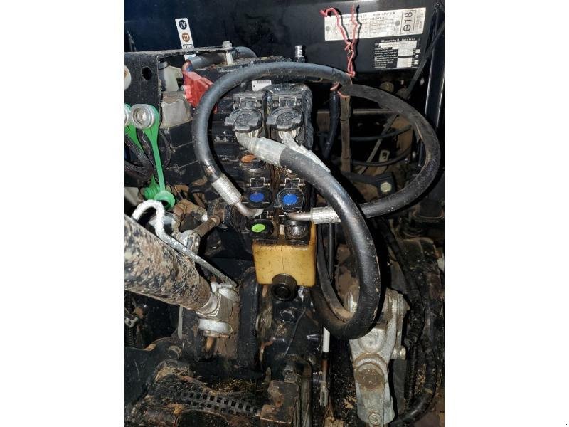 Traktor of the type New Holland T6080 APC, Gebrauchtmaschine in BRAY en Val (Picture 8)