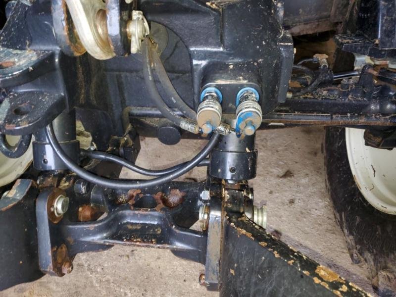 Traktor of the type New Holland T6080 APC, Gebrauchtmaschine in BRAY en Val (Picture 10)