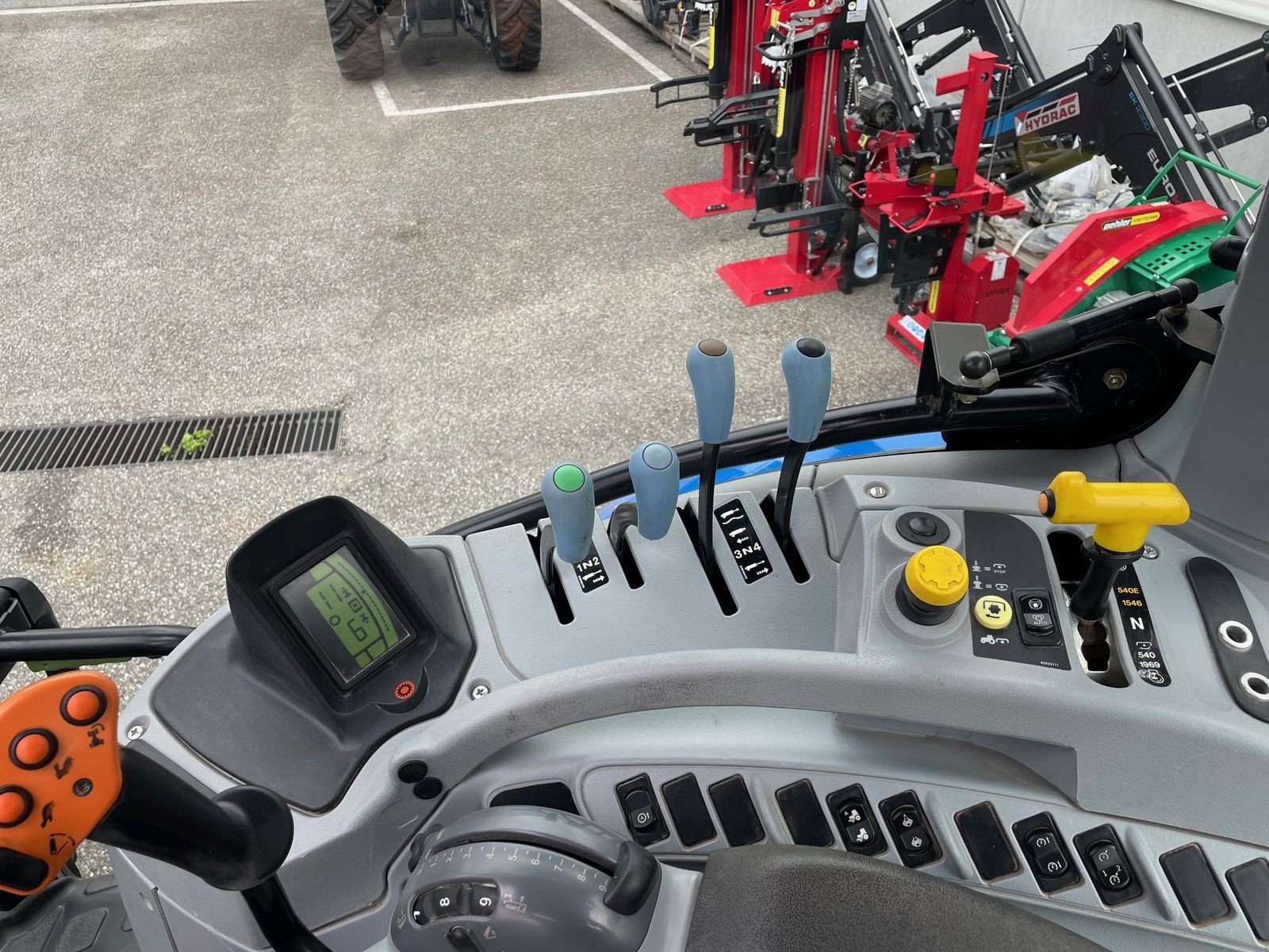 Traktor типа New Holland T6080 Range & Power Command, Gebrauchtmaschine в Burgkirchen (Фотография 11)