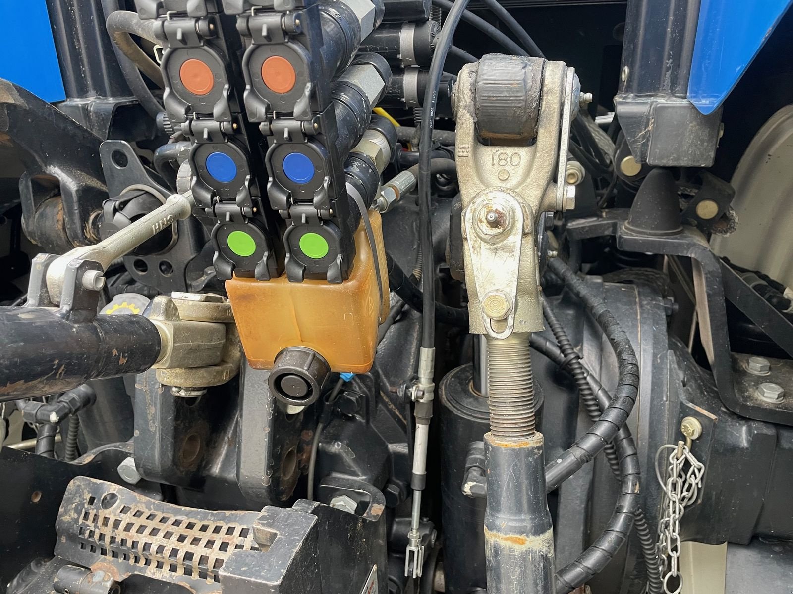 Traktor типа New Holland T6080 Range & Power Command, Gebrauchtmaschine в Burgkirchen (Фотография 13)