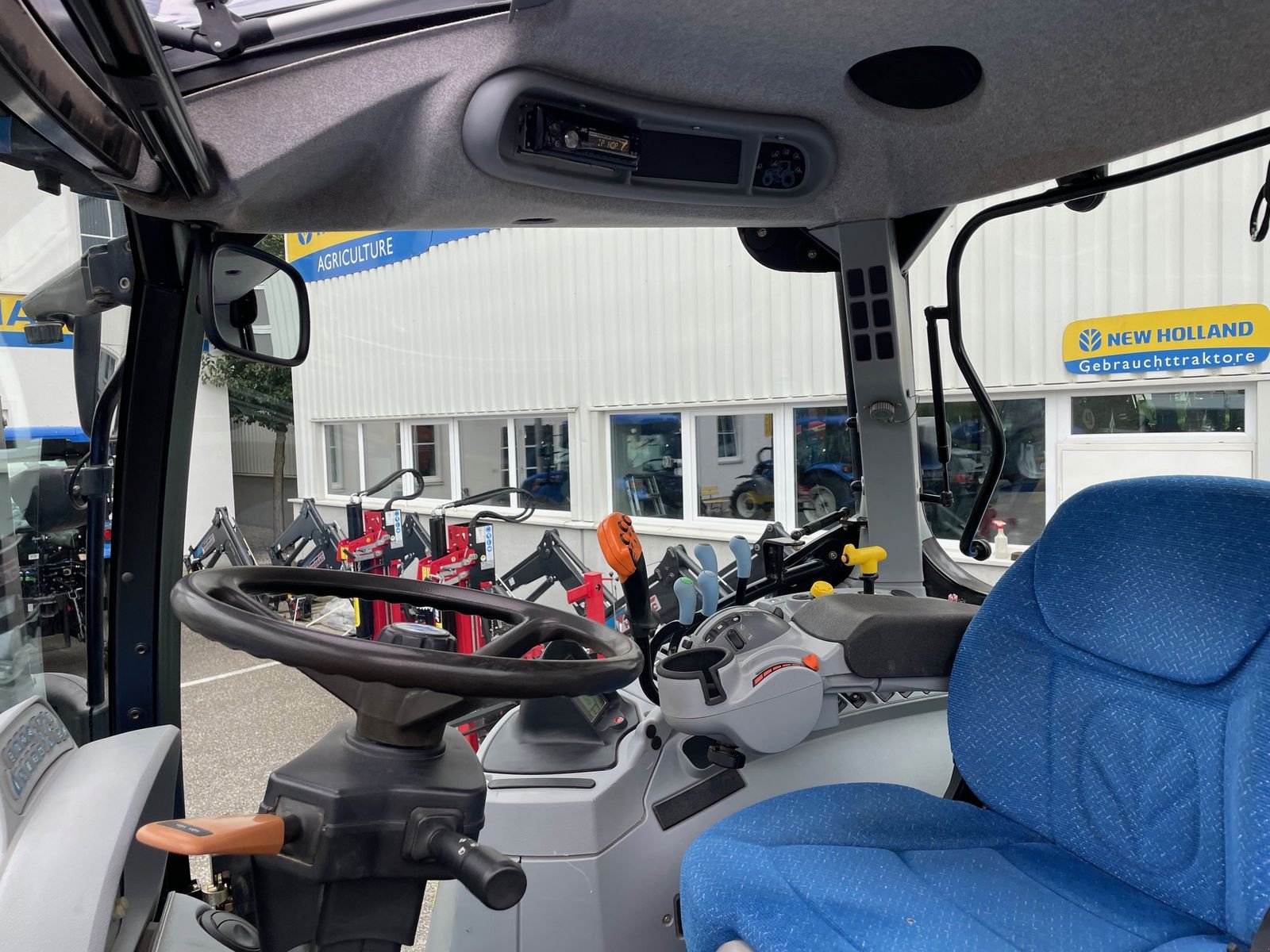 Traktor типа New Holland T6080 Range & Power Command, Gebrauchtmaschine в Burgkirchen (Фотография 8)