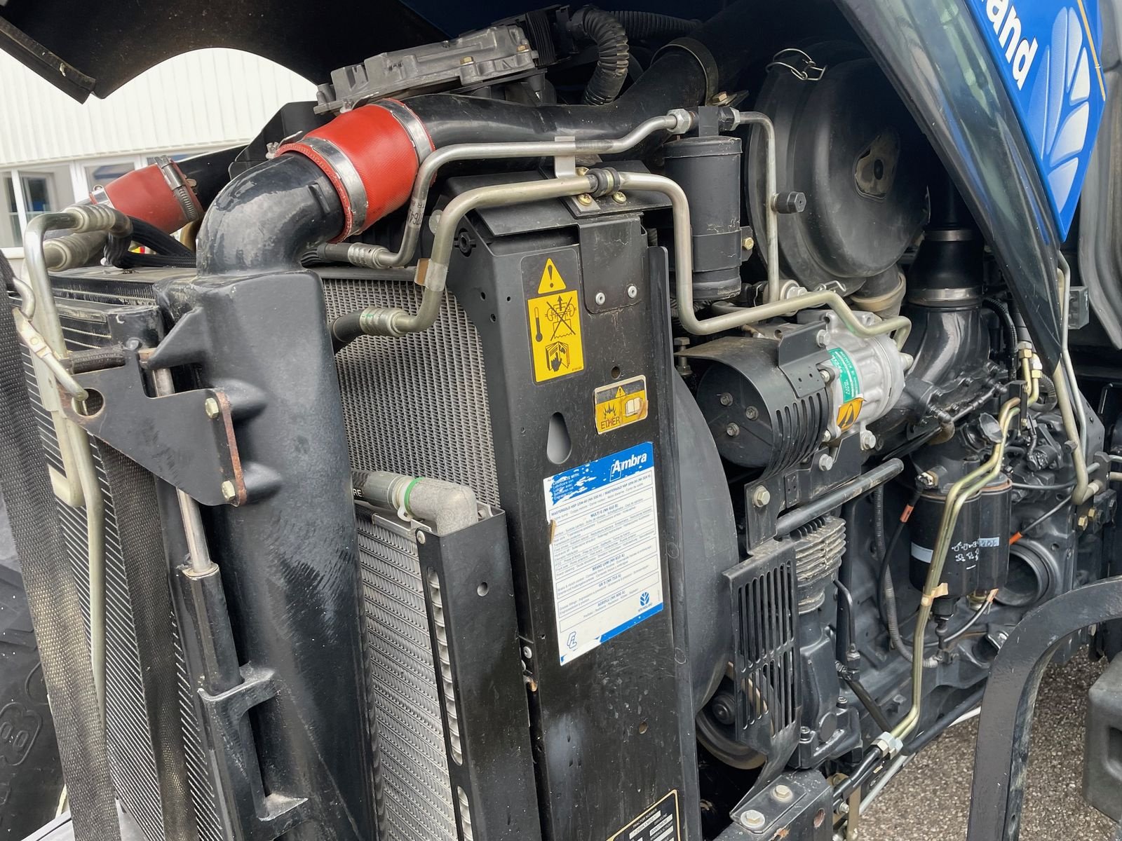 Traktor типа New Holland T6080 Range & Power Command, Gebrauchtmaschine в Burgkirchen (Фотография 12)