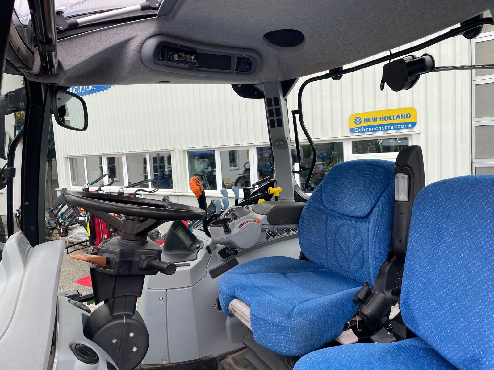 Traktor типа New Holland T6080 Range & Power Command, Gebrauchtmaschine в Burgkirchen (Фотография 9)