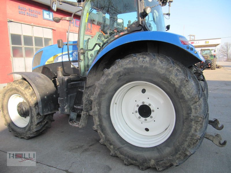 New Holland T6080 Range & Power Command, Gebrauchtmaschine, Год выпуска: 2011, Отработанные часы: 8124 Количество часов (Фотография 1) Traktor типа New Holland T6080 Range & Power Command, Gebrauchtmaschine в Niederneukirchen (Фотография 1)