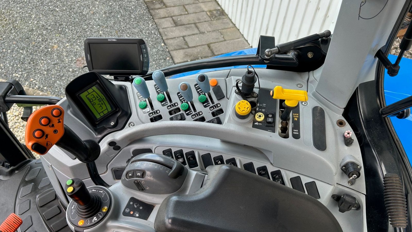 Traktor Türe ait New Holland T6080, Gebrauchtmaschine içinde Thorsø (resim 19)