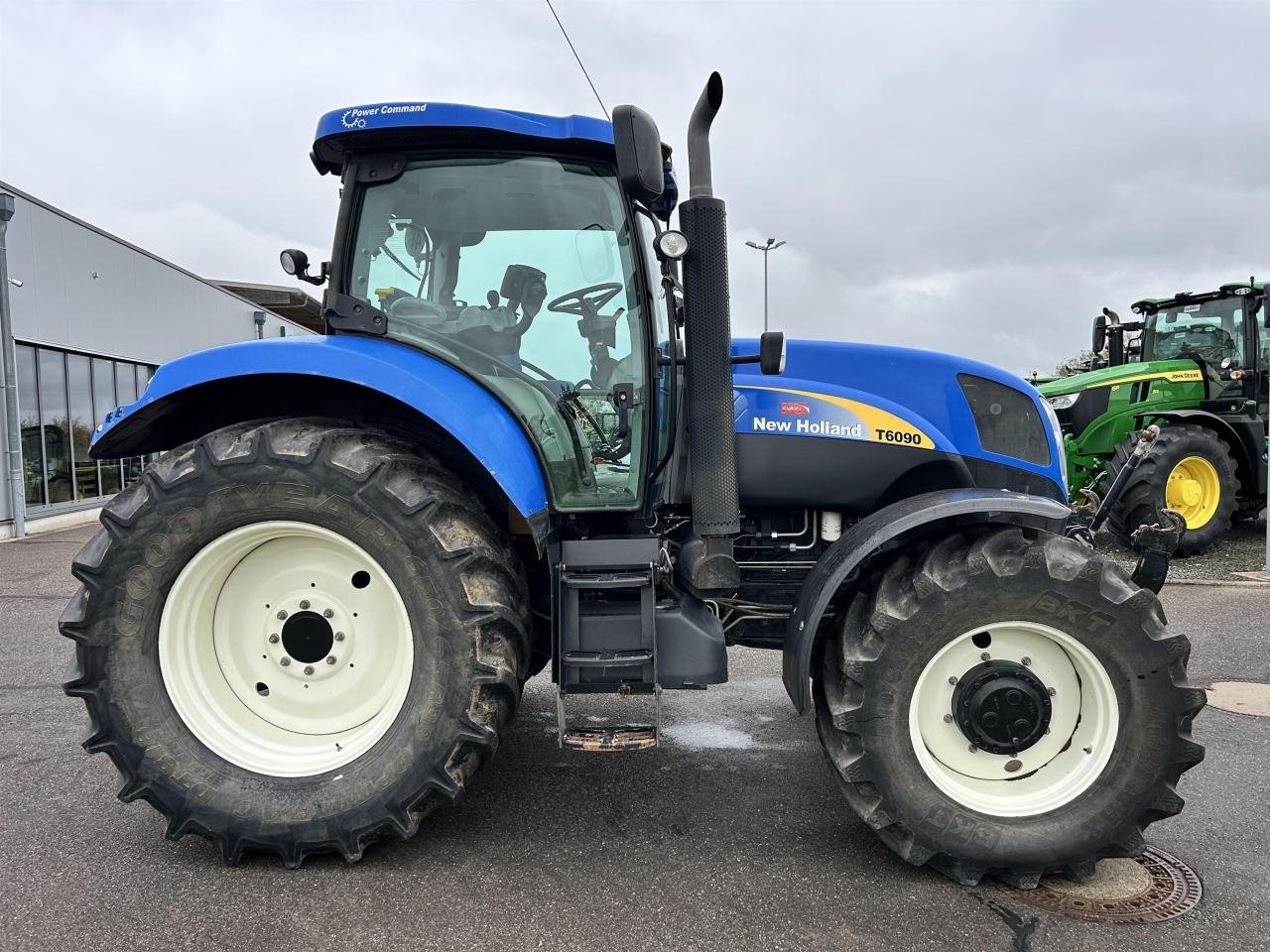 Traktor Türe ait New Holland T6090 Power Command, Gebrauchtmaschine içinde Zweibrücken (resim 5)