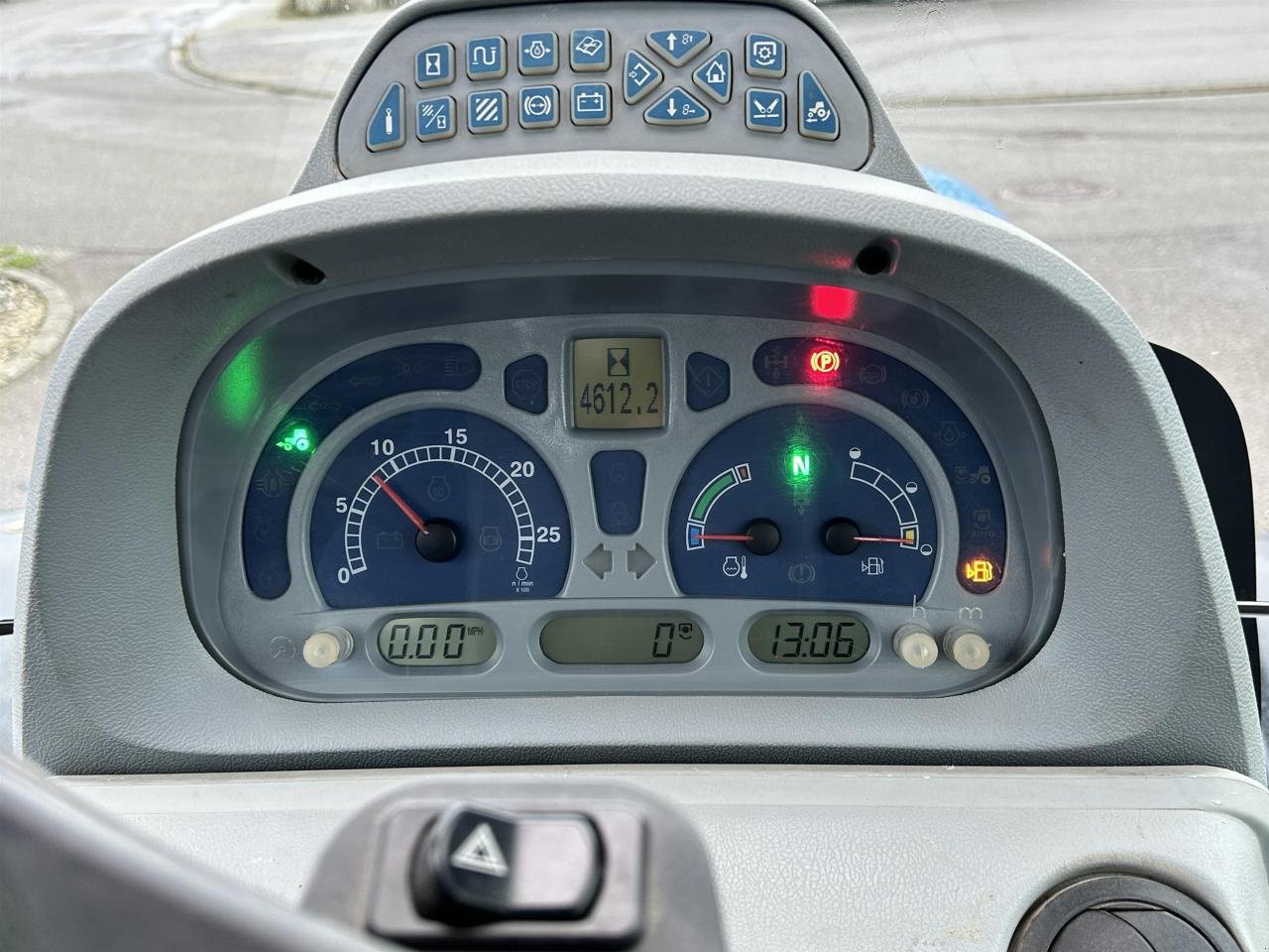 Traktor Türe ait New Holland T6090 Power Command, Gebrauchtmaschine içinde Zweibrücken (resim 13)