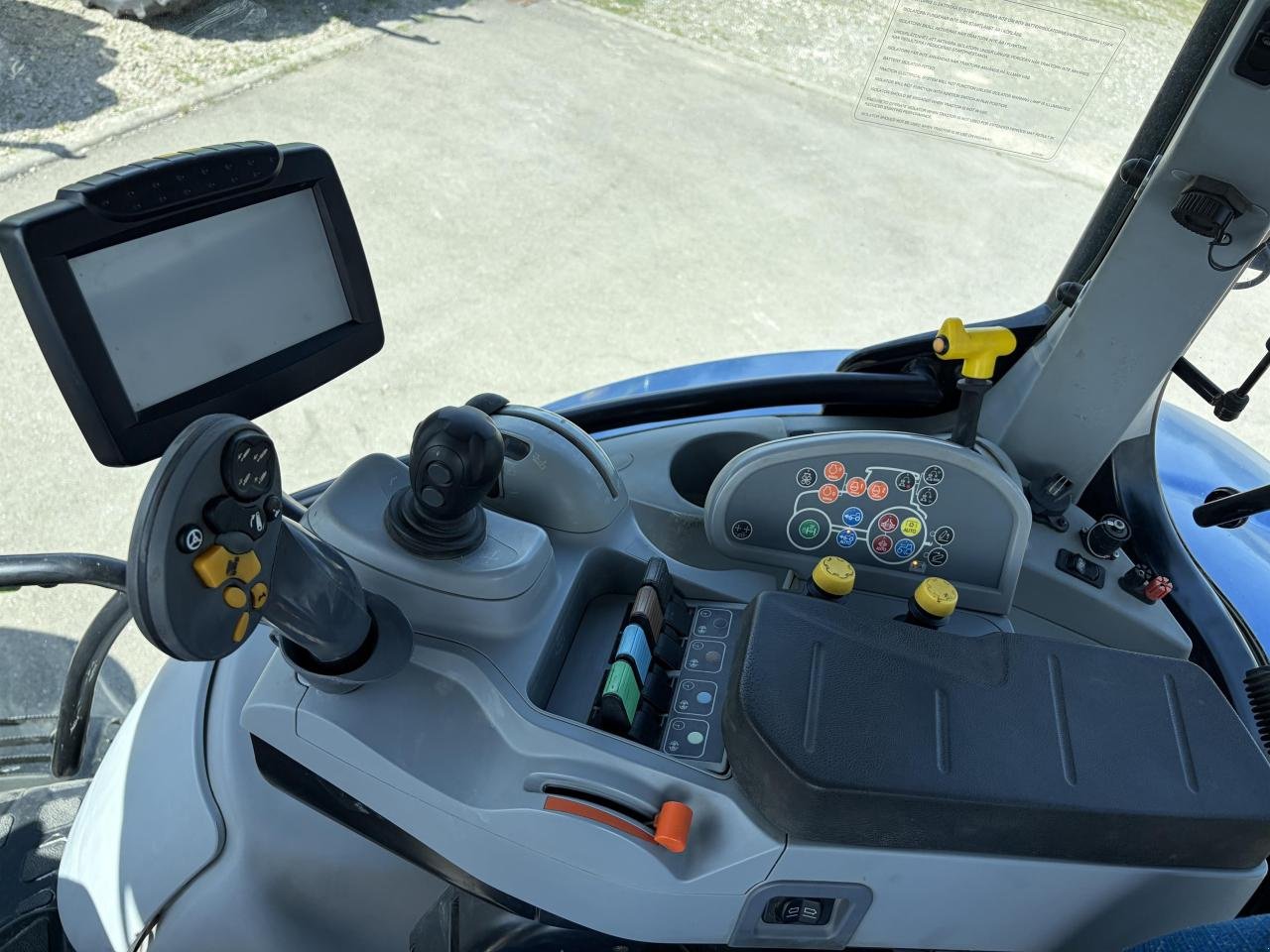 Traktor del tipo New Holland T6090 Power Command, Gebrauchtmaschine In Zweibrücken (Immagine 11)