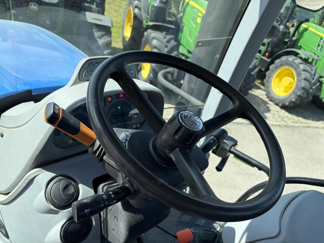 Traktor del tipo New Holland T6090 Power Command, Gebrauchtmaschine In Zweibrücken (Immagine 12)