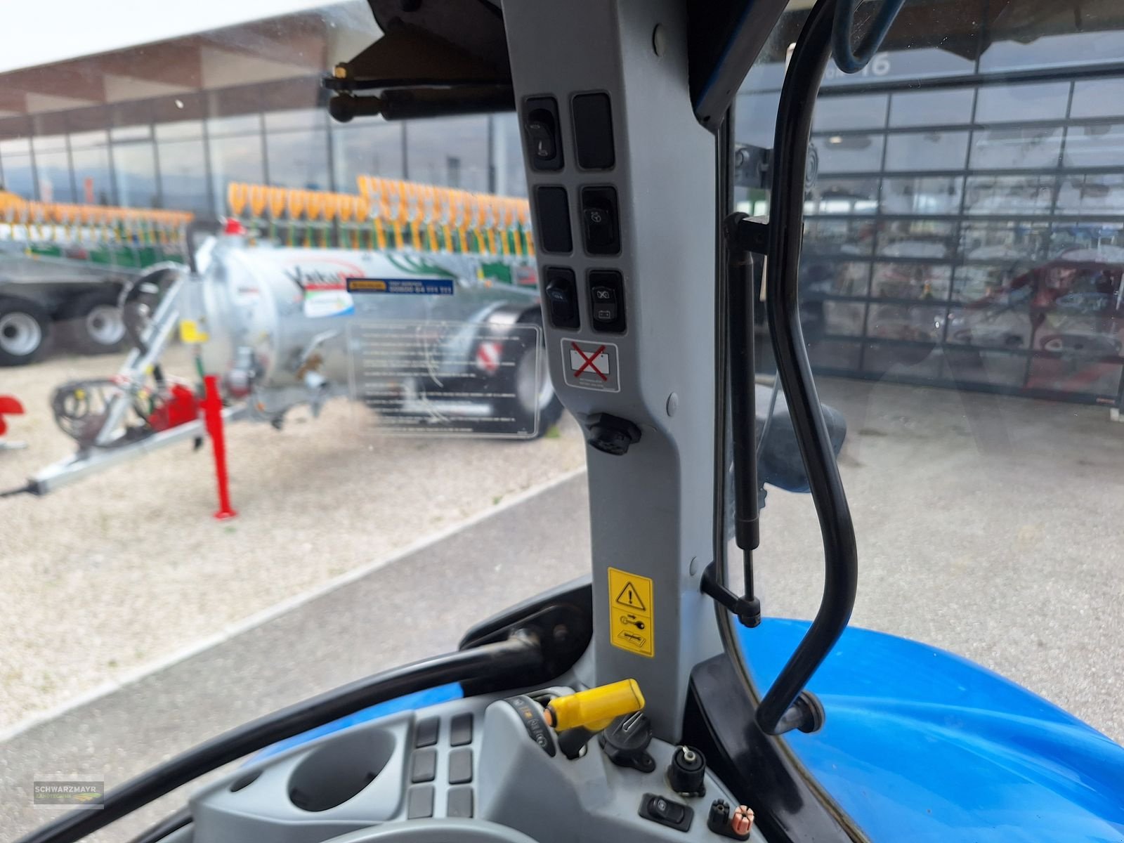 Traktor of the type New Holland T6090 Range & Power Command, Gebrauchtmaschine in Gampern (Picture 15)