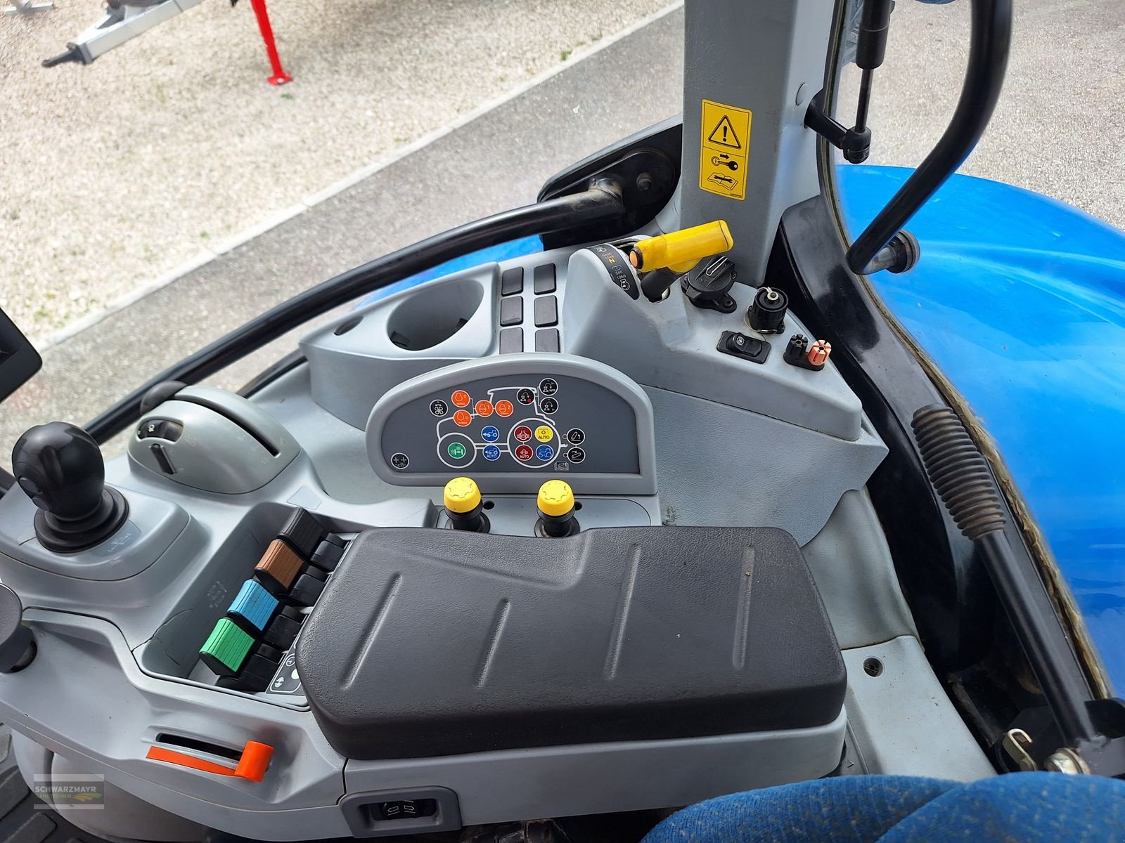 Traktor Türe ait New Holland T6090 Range & Power Command, Gebrauchtmaschine içinde Gampern (resim 18)