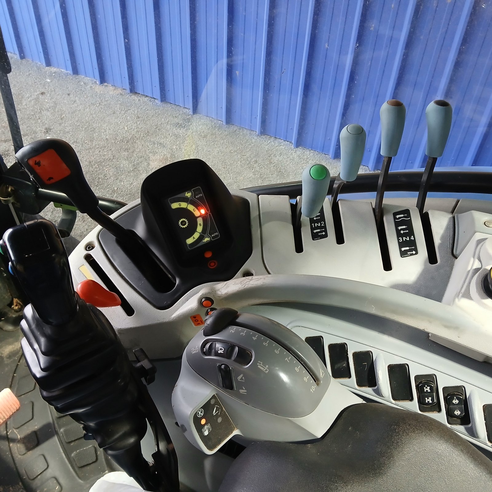 Traktor del tipo New Holland T6.120 EL. COMM., Gebrauchtmaschine In HERLIN LE SEC (Immagine 7)