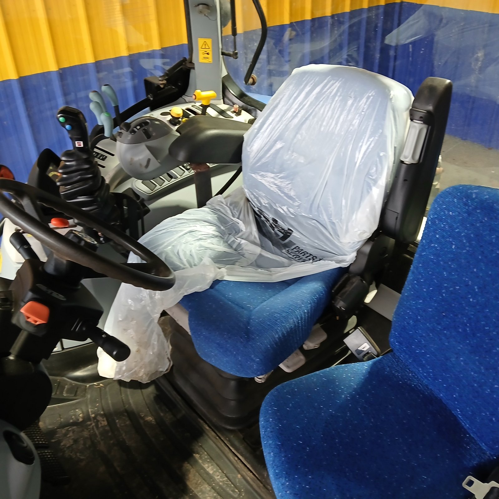 Traktor del tipo New Holland T6.120 EL. COMM., Gebrauchtmaschine In HERLIN LE SEC (Immagine 6)