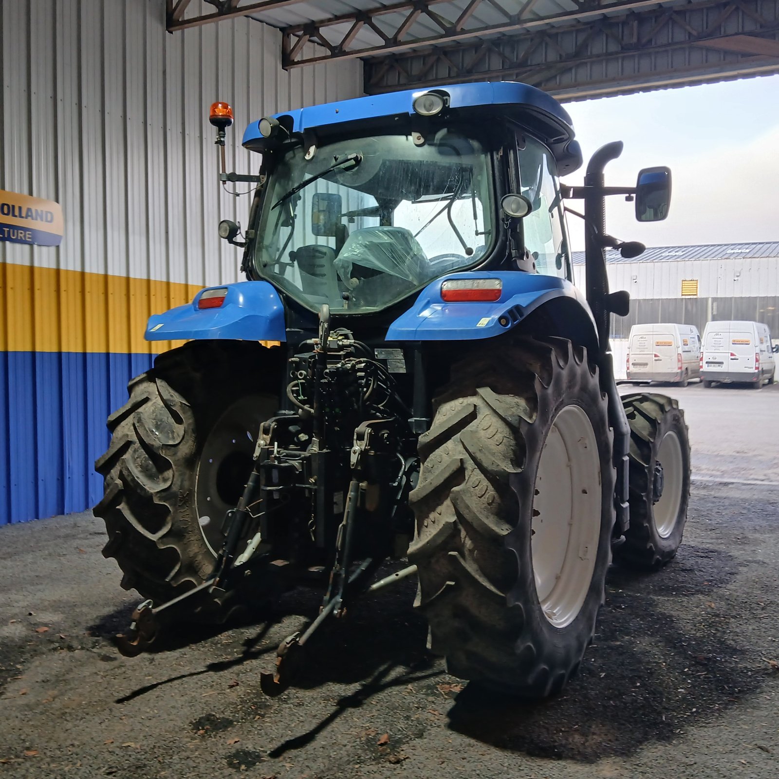 Traktor del tipo New Holland T6.120 EL. COMM., Gebrauchtmaschine In HERLIN LE SEC (Immagine 4)