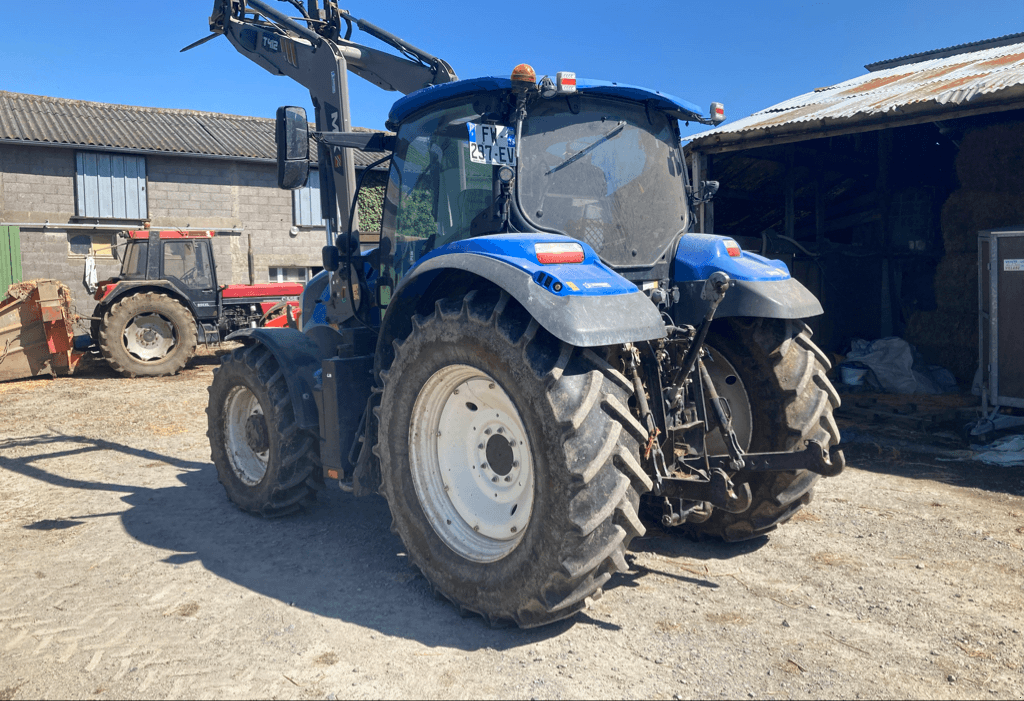 Traktor от тип New Holland T6.125 ELECTROCOMMAND T4B, Gebrauchtmaschine в TREMEUR (Снимка 2)