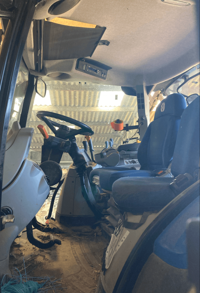 Traktor от тип New Holland T6.125 ELECTROCOMMAND T4B, Gebrauchtmaschine в TREMEUR (Снимка 5)