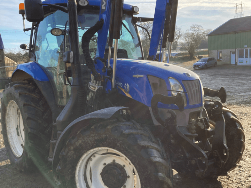 Traktor of the type New Holland T6.140 AUTO COMMAND, Gebrauchtmaschine in CONDE SUR VIRE (Picture 1)