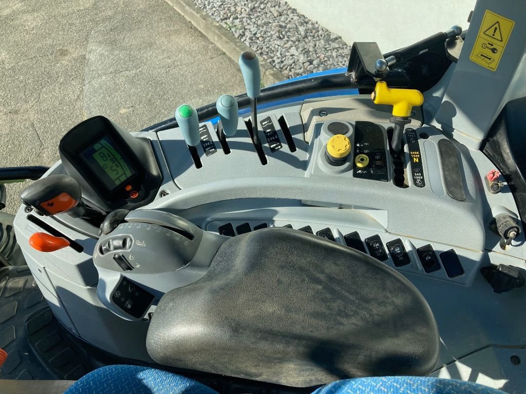 Traktor tipa New Holland T6.140 EC, Gebrauchtmaschine u MORHANGE (Slika 5)