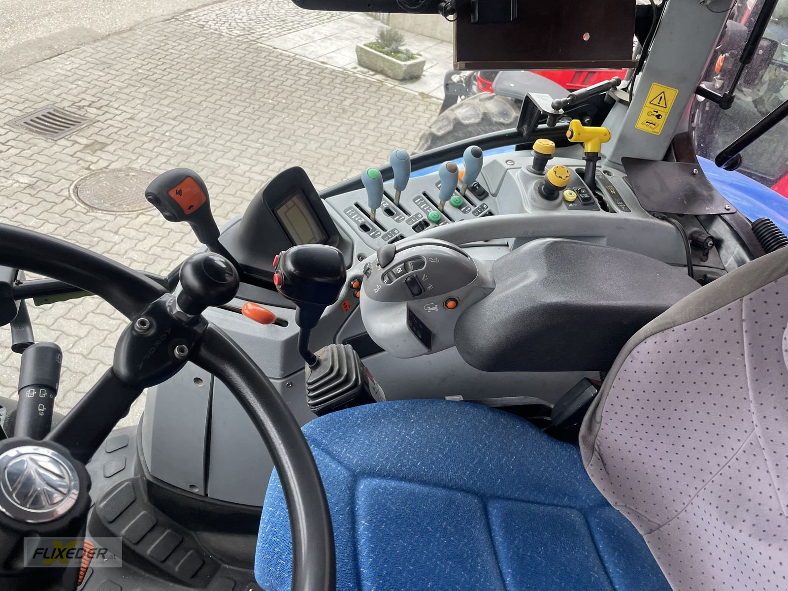 Traktor Türe ait New Holland T6.140, Gebrauchtmaschine içinde Pattigham (resim 7)