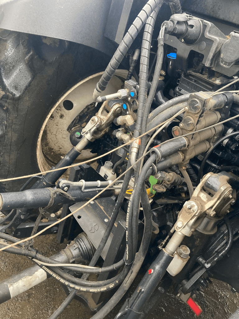 Traktor des Typs New Holland T6.145 AC S5, Gebrauchtmaschine in CONDE SUR VIRE (Bild 4)