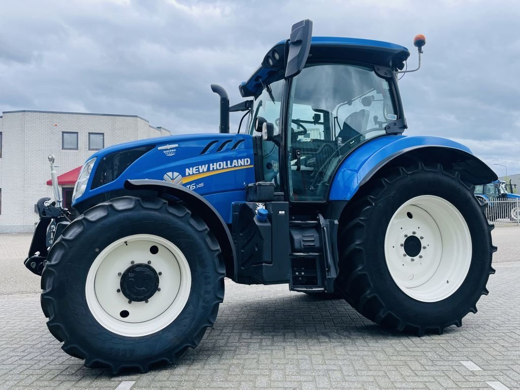 Traktor of the type New Holland T6.145 Auto Command Fronthef, Gebrauchtmaschine in BOEKEL (Picture 3)