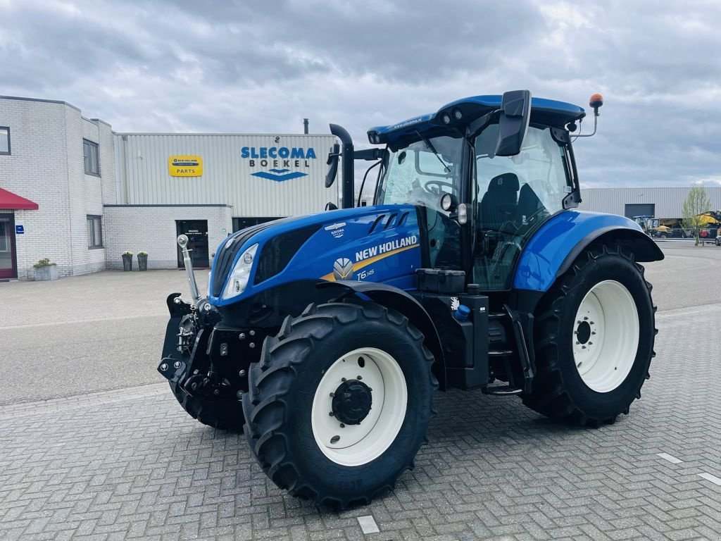 Traktor of the type New Holland T6.145 Auto Command Fronthef, Gebrauchtmaschine in BOEKEL (Picture 1)