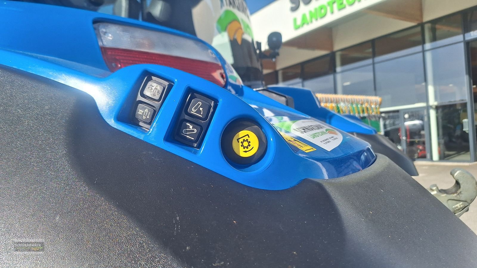 Traktor van het type New Holland T6.145 Auto Command SideWinder II, Gebrauchtmaschine in Gampern (Foto 12)