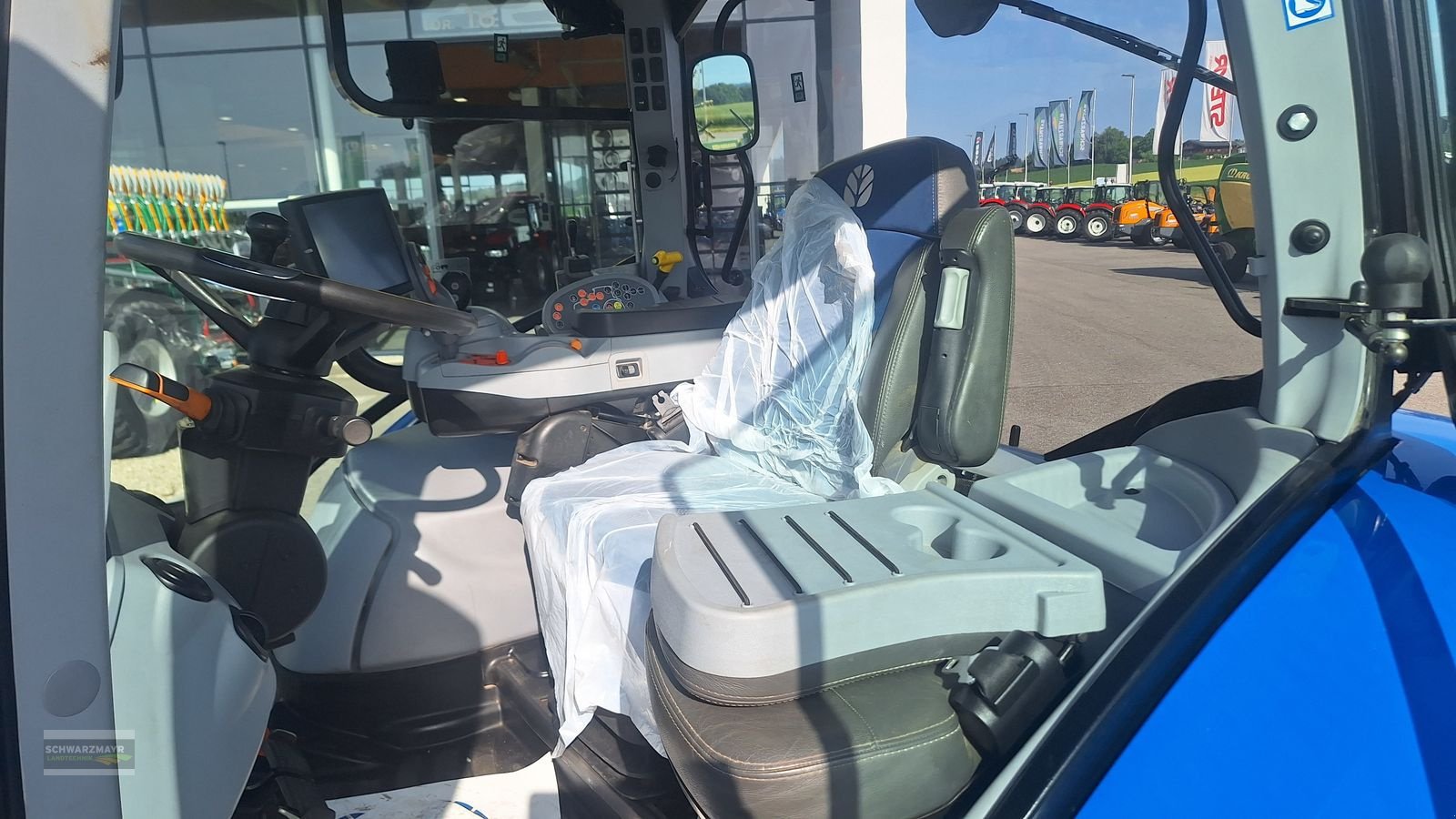 Traktor van het type New Holland T6.145 Auto Command SideWinder II, Gebrauchtmaschine in Gampern (Foto 14)