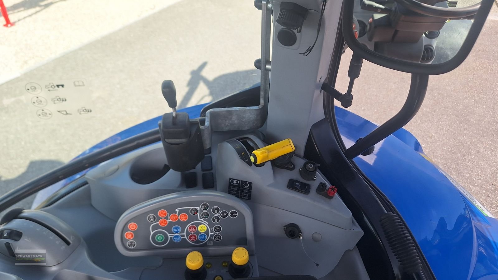 Traktor van het type New Holland T6.145 Auto Command SideWinder II, Gebrauchtmaschine in Gampern (Foto 17)