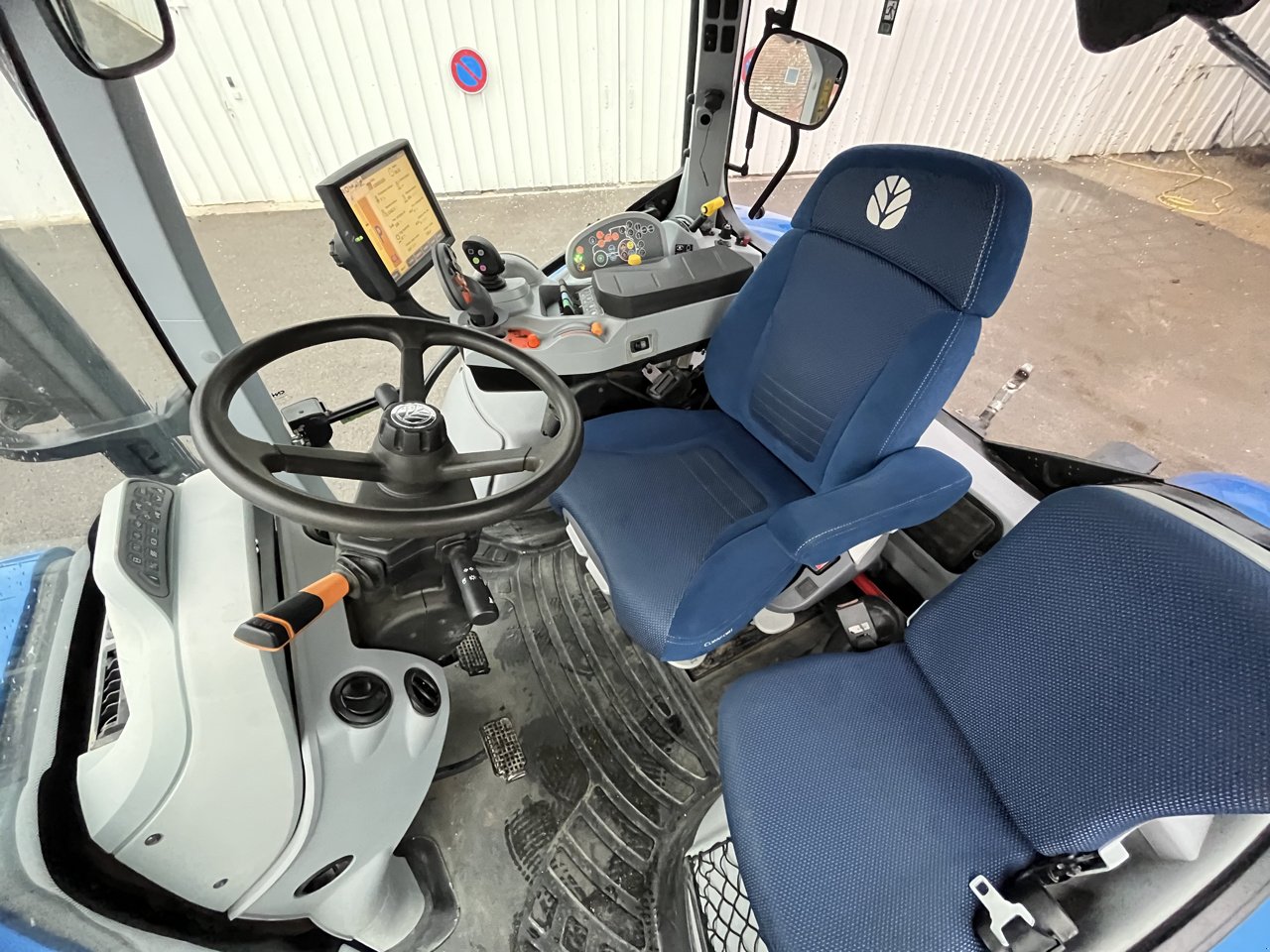 Traktor от тип New Holland T6.145 DCT, Gebrauchtmaschine в VERT TOULON (Снимка 9)