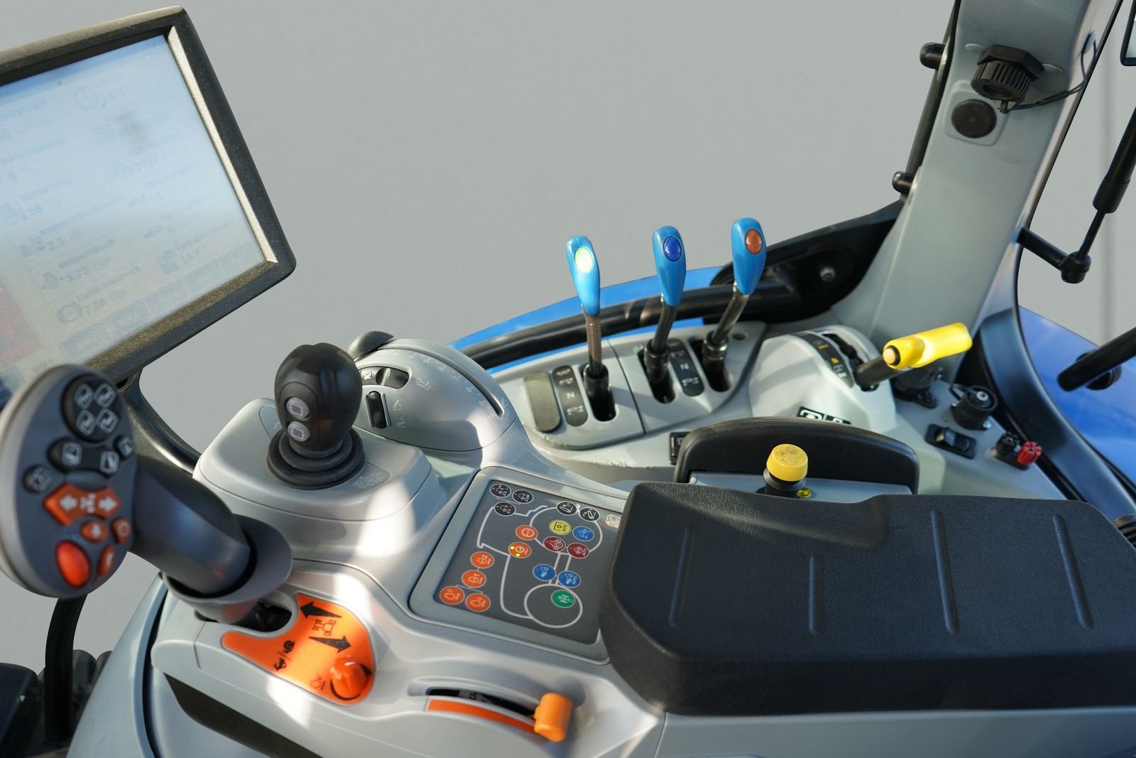 Traktor del tipo New Holland T6.145 Dynamic Command SideWinder II, Gebrauchtmaschine en Steinfeld (Imagen 17)