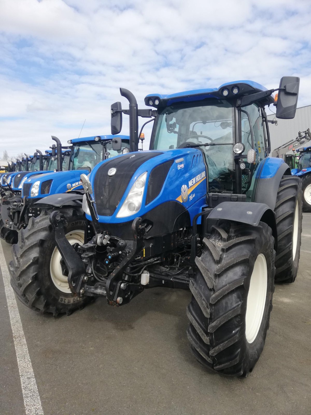 Traktor vrste New Holland T6.145 DYNAMIC COMMAND, Gebrauchtmaschine v TREMEUR (Slika 2)
