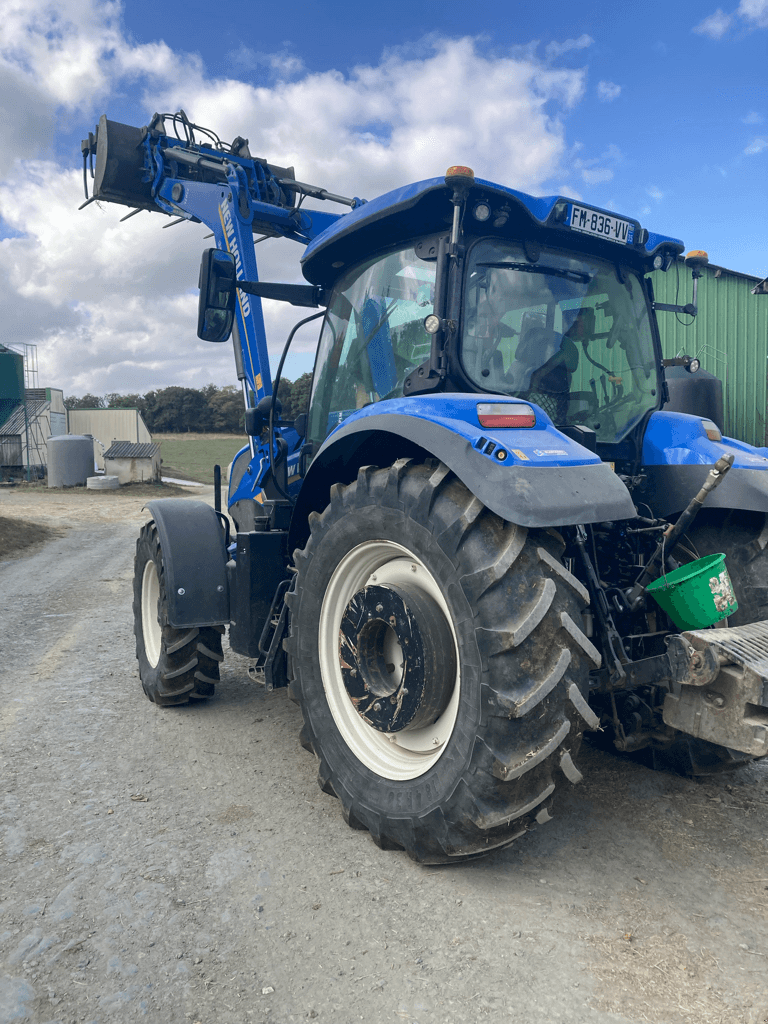 Traktor van het type New Holland T6.145 DYNAMIC COMMAND, Gebrauchtmaschine in TREMEUR (Foto 2)