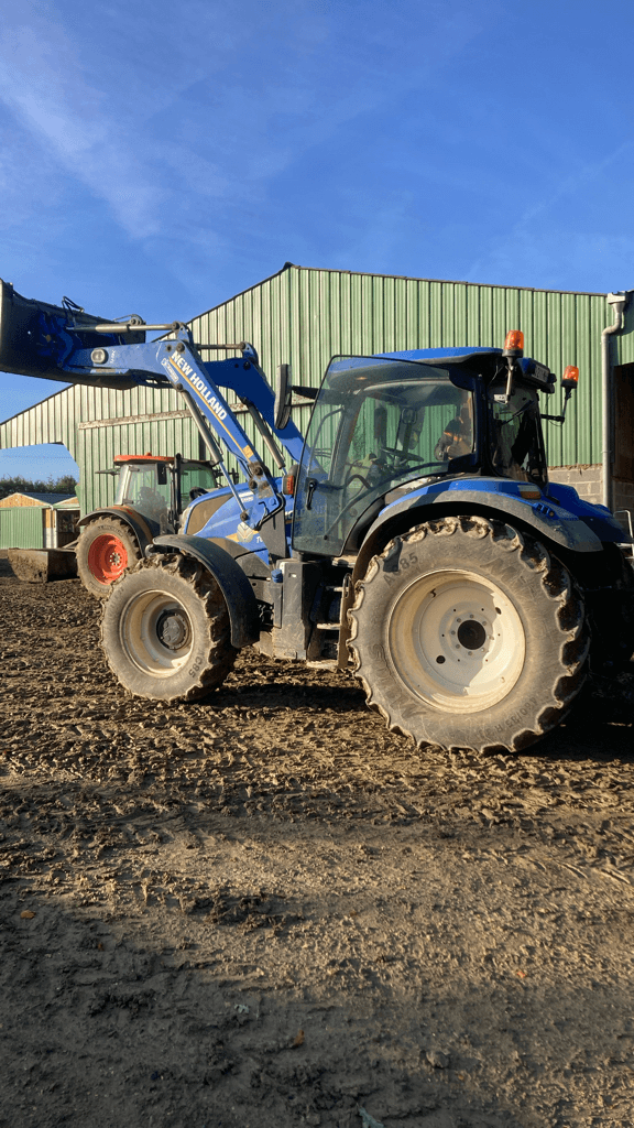 Traktor van het type New Holland T6.145 DYNAMIC COMMAND, Gebrauchtmaschine in CONDE SUR VIRE (Foto 3)