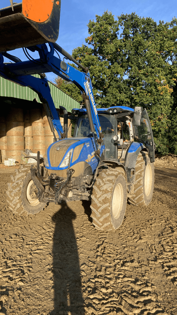 Traktor van het type New Holland T6.145 DYNAMIC COMMAND, Gebrauchtmaschine in CONDE SUR VIRE (Foto 1)