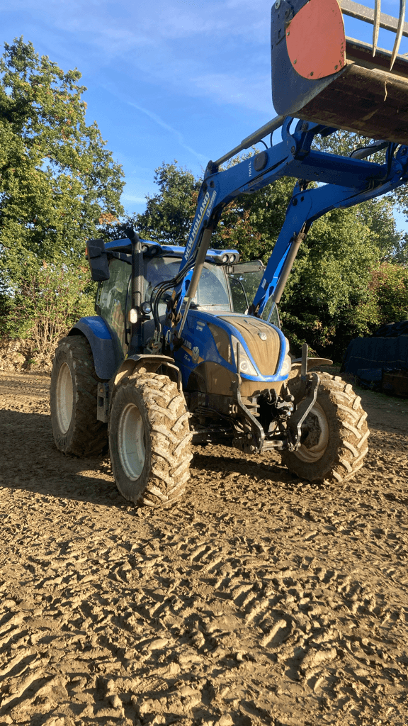 Traktor van het type New Holland T6.145 DYNAMIC COMMAND, Gebrauchtmaschine in CONDE SUR VIRE (Foto 2)