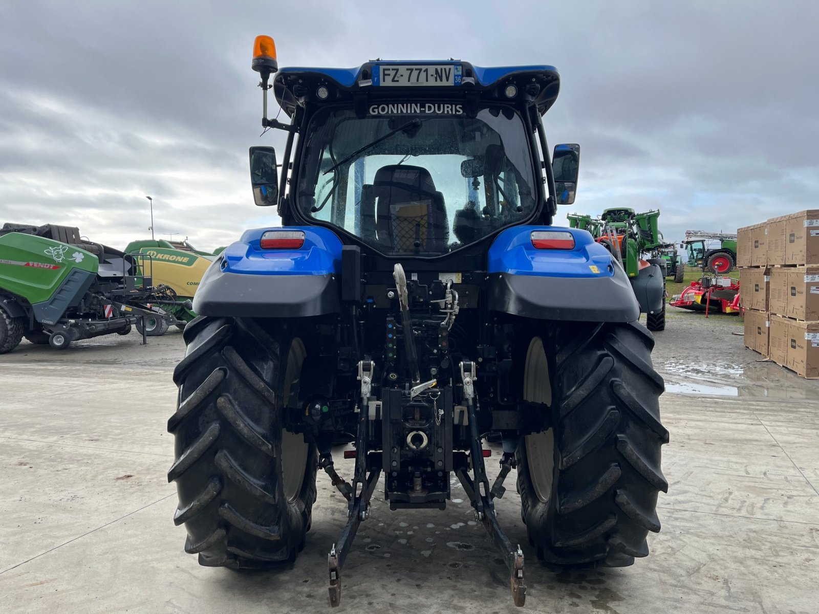 Traktor Türe ait New Holland T6.145 DYNAMIC COMMAND, Gebrauchtmaschine içinde NAINTRE (resim 6)