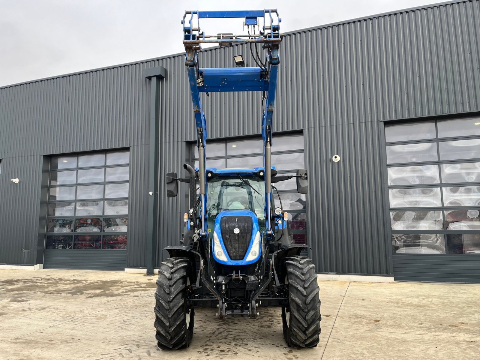 Traktor Türe ait New Holland T6.145 DYNAMIC COMMAND, Gebrauchtmaschine içinde NAINTRE (resim 5)