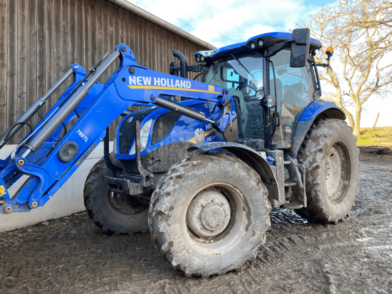 Traktor of the type New Holland T6.145 ELECTROCOMMAND T4B, Gebrauchtmaschine in TREMEUR (Picture 1)