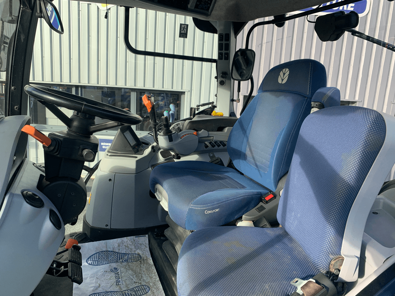 Traktor Türe ait New Holland T6.145 ELECTROCOMMAND T4B, Gebrauchtmaschine içinde TREMEUR (resim 9)