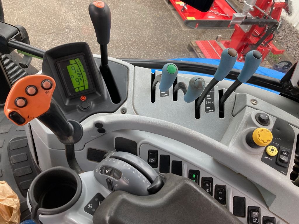 Traktor του τύπου New Holland T6.145 ELECTROCOMMAND, Gebrauchtmaschine σε MORHANGE (Φωτογραφία 5)