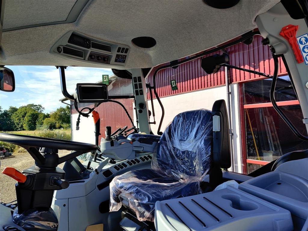 Traktor типа New Holland T6.145  med New Holland 760TL frontlæsser, Gebrauchtmaschine в Storvorde (Фотография 8)