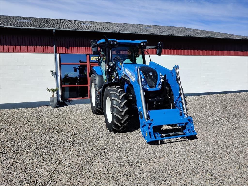 Traktor типа New Holland T6.145  med New Holland 760TL frontlæsser, Gebrauchtmaschine в Storvorde (Фотография 1)