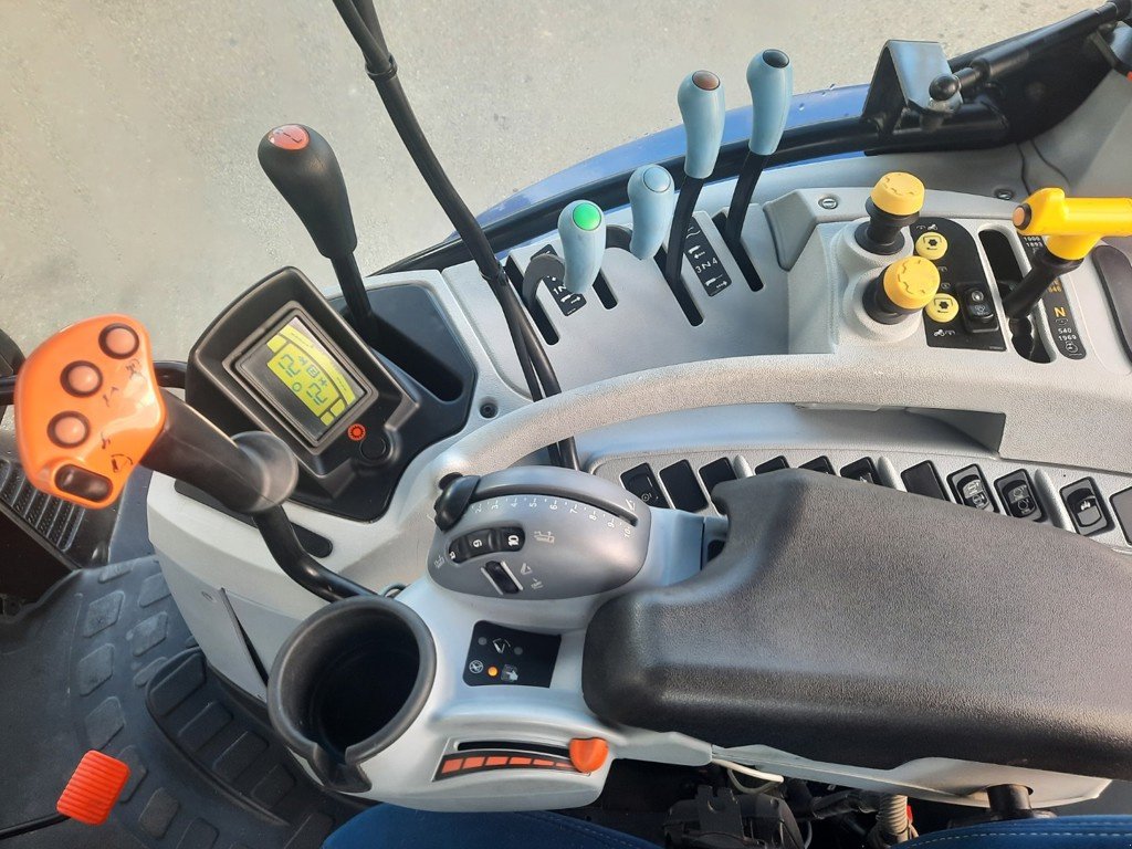 Traktor tipa New Holland T6.145, Gebrauchtmaschine u Chavornay (Slika 9)