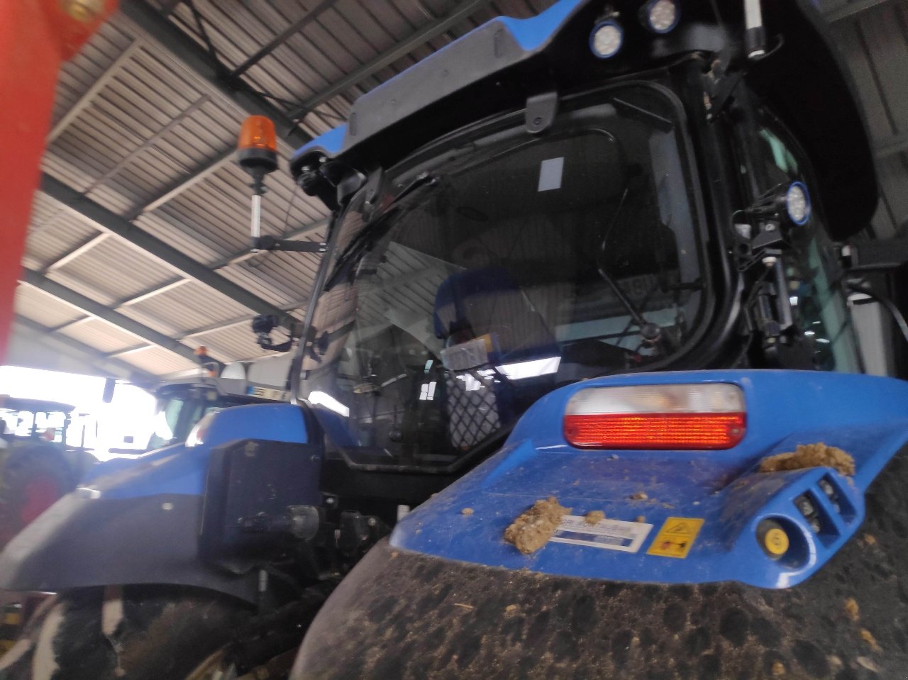 Traktor des Typs New Holland T6.145, Gebrauchtmaschine in MORLHON LE HAUT (Bild 5)