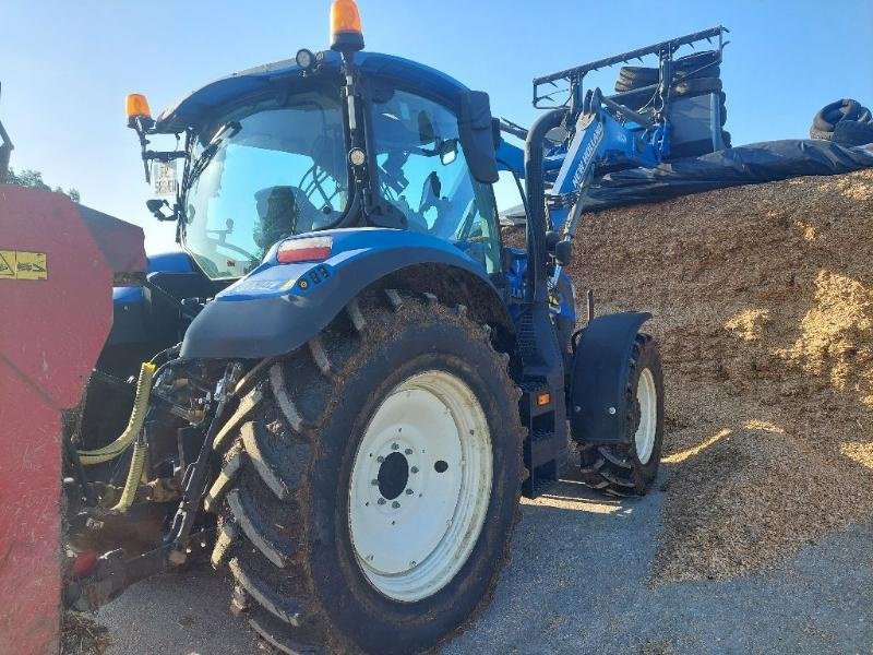 Traktor typu New Holland T6145AC, Gebrauchtmaschine w CHATEAUBRIANT CEDEX (Zdjęcie 2)